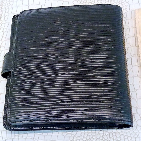 Rare This LV Epi Leather Porte Billes Compact Wallet/ button accent-Wallet Only - Picture 2 of 15